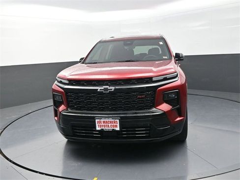 Used 2024 Chevrolet Traverse RS image 2