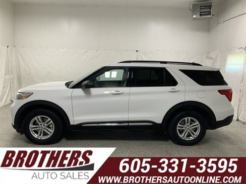 Used 2024 Ford Explorer XLT w/ Equipment Group 202A image 1