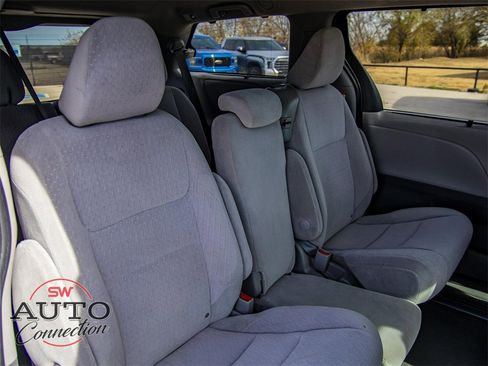 Used 2020 Toyota Sienna LE image 16