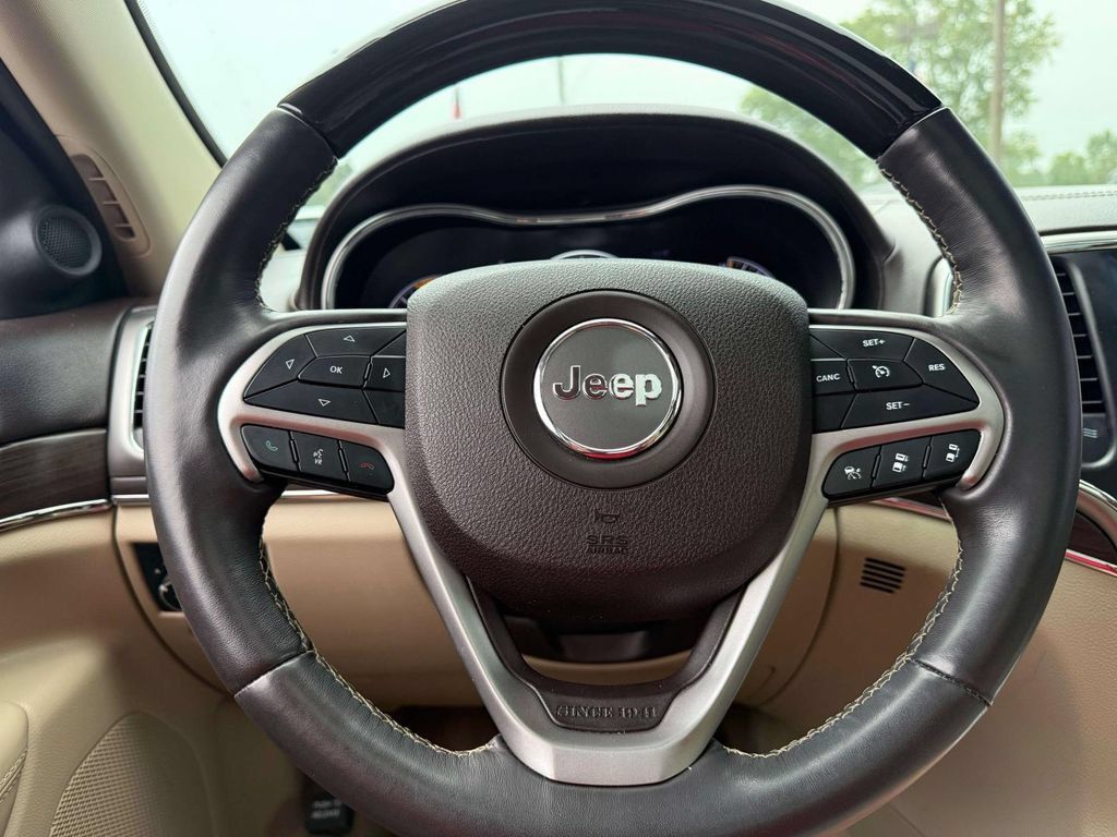 Used 2018 Jeep Grand Cherokee Overland AWD/4WD image 18