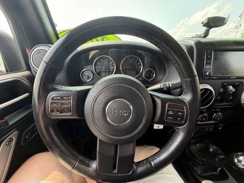 Used 2018 Jeep Wrangler Unlimited Sahara w/ Dual Top Group AWD/4WD image 18