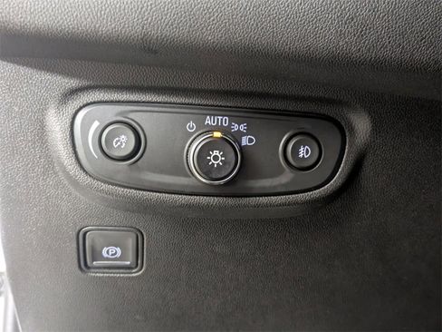 Used 2024 GMC Terrain SLT image 16