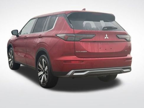 Used 2025 Mitsubishi Outlander SE image 24