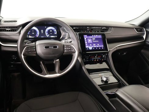 Used 2025 Jeep Grand Cherokee L Laredo w/ Luxury Tech Group I AWD/4WD image 2