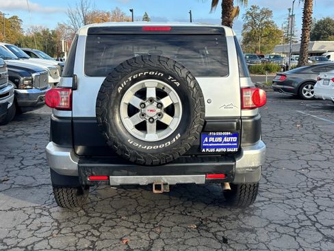 Used 2007 Toyota FJ Cruiser Base image 3
