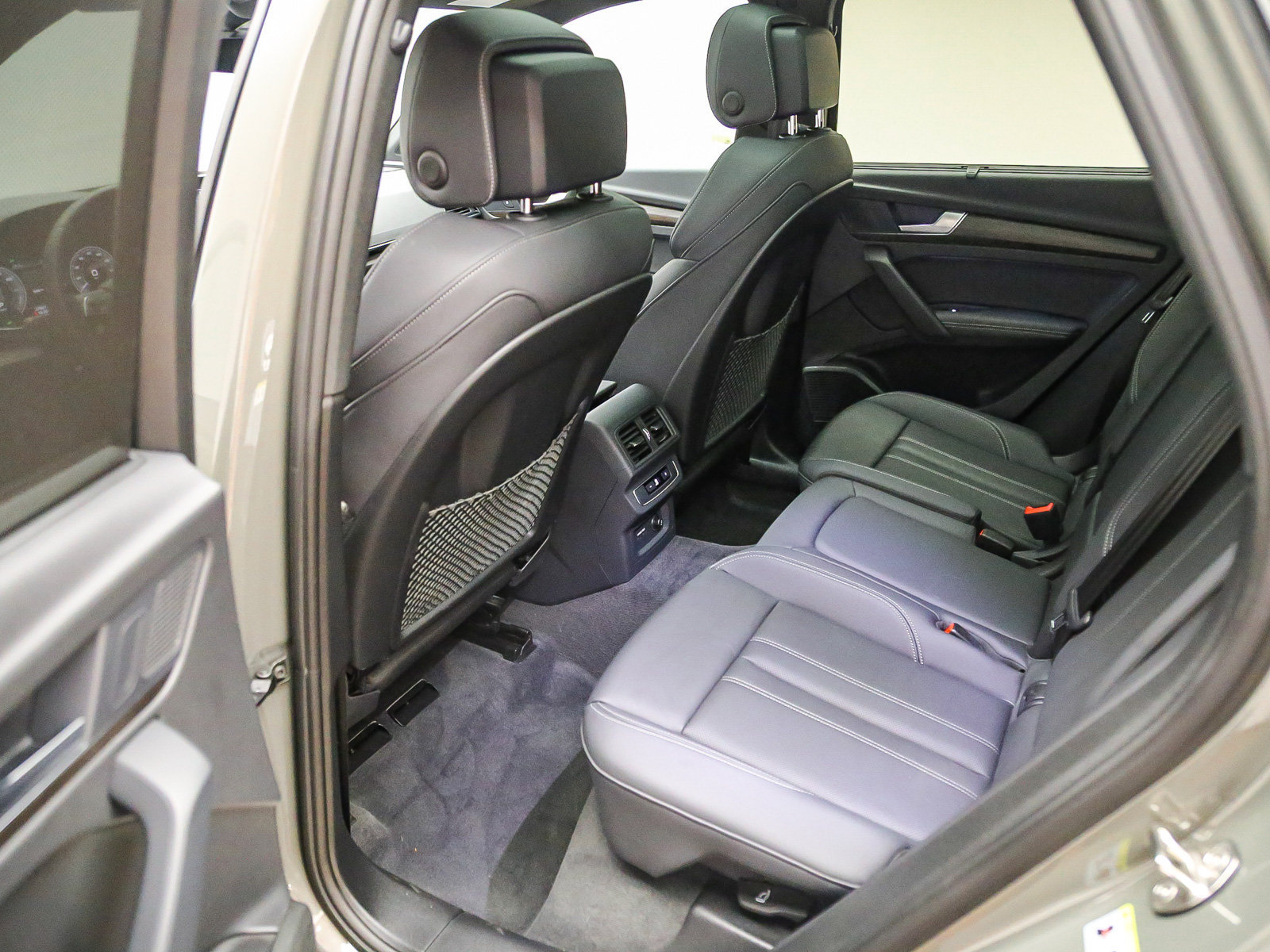 Certified 2024 Audi Q5 e Premium Plus w/ Premium Plus Package AWD/4WD image 20