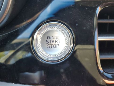 Used 2025 Genesis G70 2.5T image 33