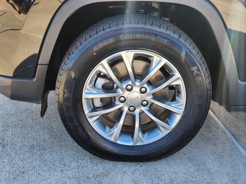 Used 2021 Jeep Cherokee Latitude Lux w/ Sun & Sound Group image 17