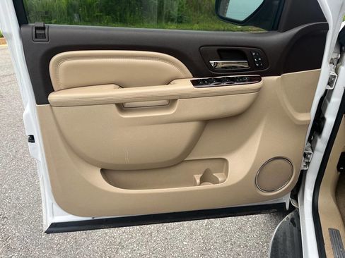Used 2012 GMC Yukon XL Denali RWD image 23