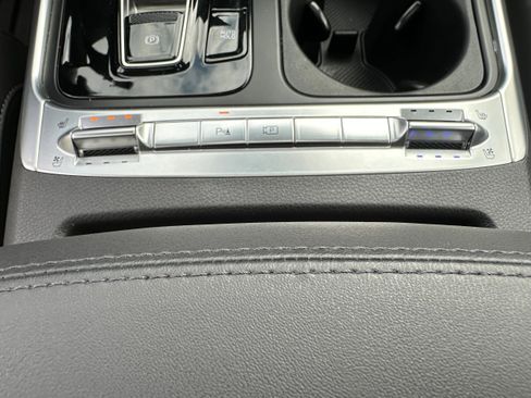 Used 2026 Kia Carnival SX w/ SX Dark Edition Package FWD image 33