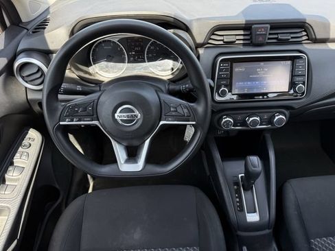 Used 2022 Nissan Versa S FWD image 11
