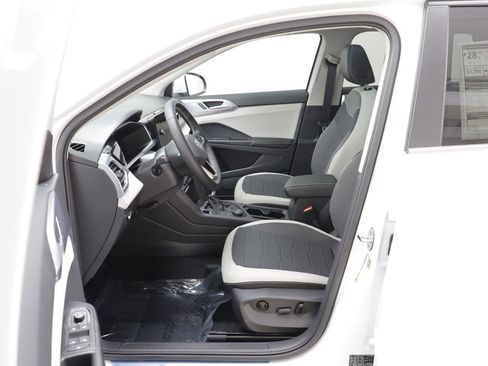 Used 2026 Volkswagen Taos SE image 6