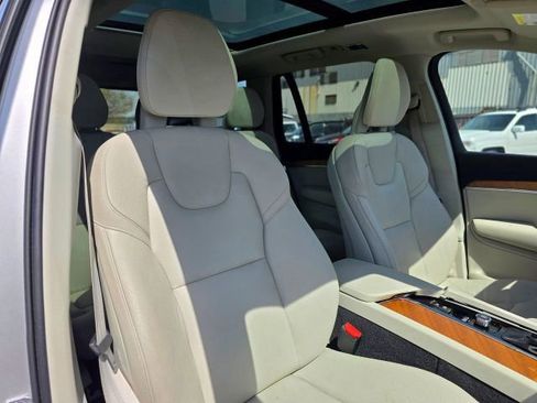 Used 2021 Volvo XC90 T6 Momentum image 30