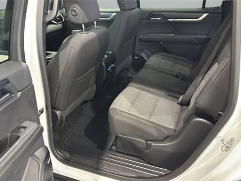 Used 2025 GMC Acadia Elevation image 39