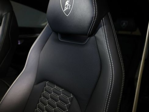 Used 2022 Lamborghini Urus AWD/4WD image 36