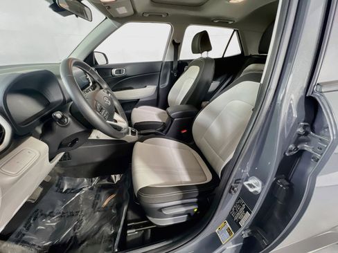 Used 2023 Hyundai Venue SEL FWD image 19