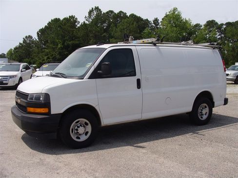Used 2018 Chevrolet Express 2500 w/ Enhanced Convenience Package image 7