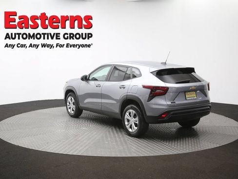 Used 2024 Chevrolet Trax LS FWD image 63