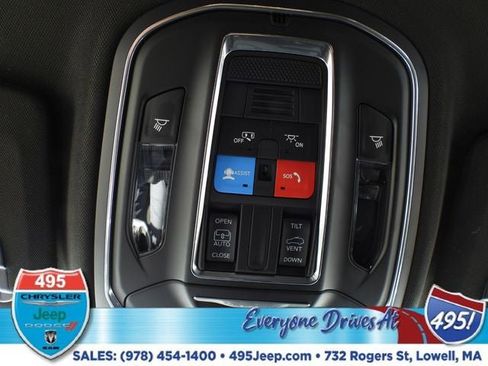 Used 2025 Jeep Grand Cherokee Laredo X AWD/4WD image 22