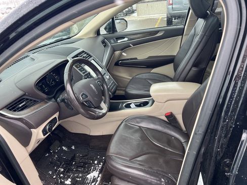 Used 2017 Lincoln MKC Reserve w/ Lincoln MKC Climate Package image 8