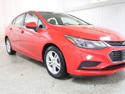 Used 2018 Chevrolet Cruze LT w/ Convenience Package FWD image 5