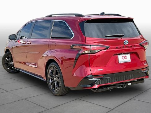 Used 2023 Toyota Sienna XSE FWD image 12
