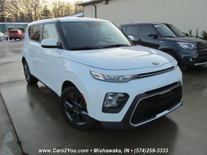 Used 2021 Kia Soul S FWD image 1