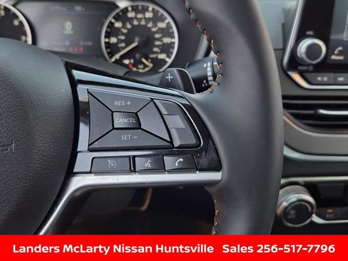 Used 2025 Nissan Altima 2.5 SR image 23