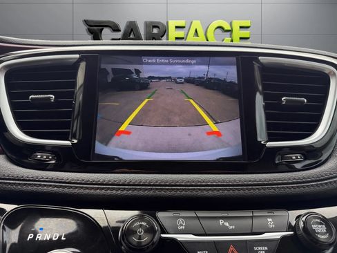 Used 2018 Chrysler Pacifica Limited FWD image 32