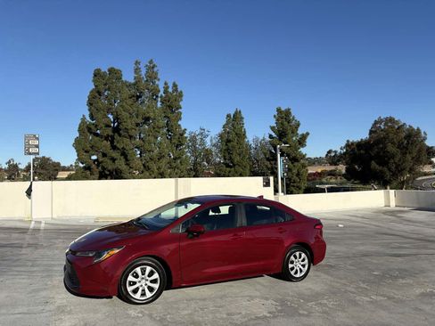 Used 2025 Toyota Corolla LE image 7
