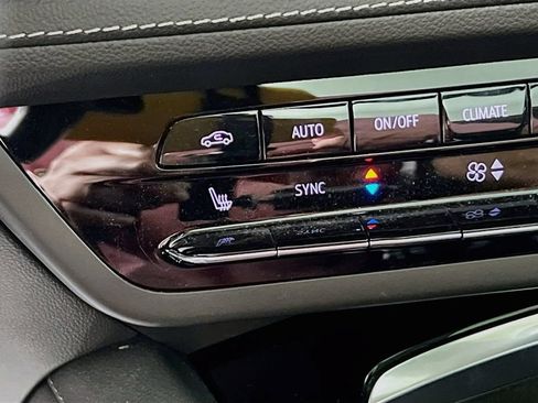 Certified 2023 Buick Envision Essence w/ Technology Package I AWD/4WD image 20