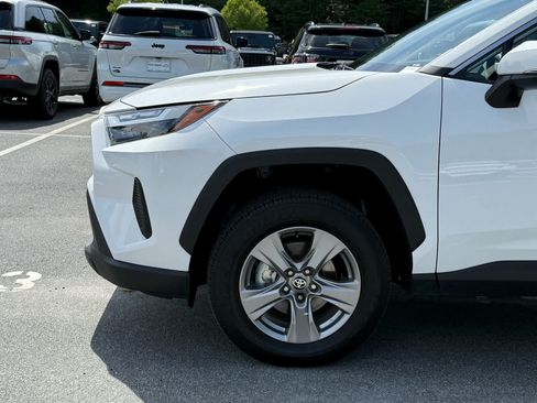 Used 2025 Toyota RAV4 XLE AWD/4WD image 11