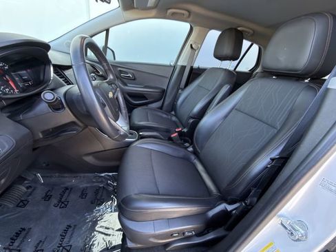 Used 2022 Chevrolet Trax LT w/ LT Convenience Package image 26