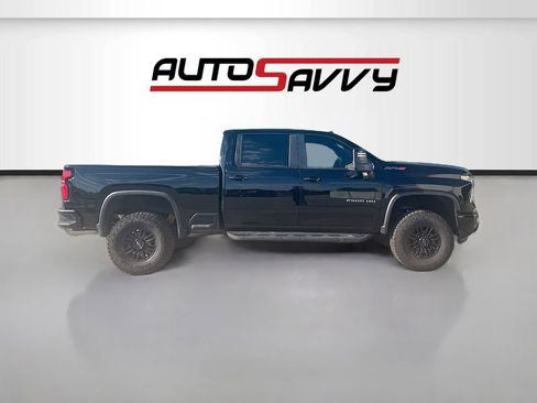 Used 2025 Chevrolet Silverado 2500 ZR2 w/ Technology Package AWD/4WD image 8