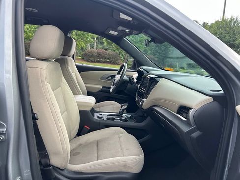 Used 2023 Chevrolet Traverse LS FWD image 49