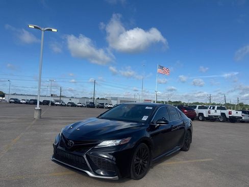 Used 2021 Toyota Camry XSE FWD image 7