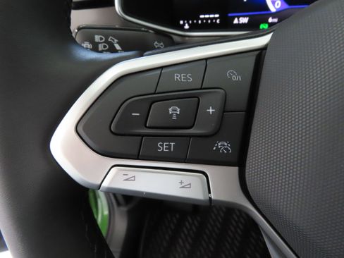 New 2026 Volkswagen Taos SE FWD image 14