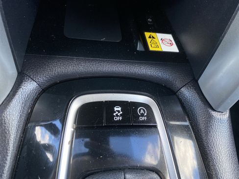 Used 2022 Toyota Corolla Cross LE image 19