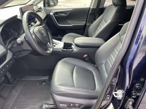 Used 2025 Toyota RAV4 XLE Premium w/ Weather Package AWD/4WD image 15