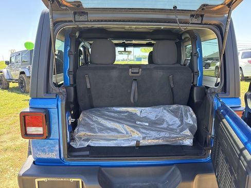 Used 2022 Jeep Wrangler Sport AWD/4WD image 17
