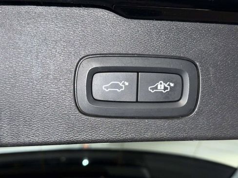 Used 2020 Volvo V60 T5 Momentum FWD image 18