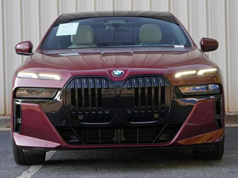 Used 2023 BMW 760i xDrive AWD/4WD image 7