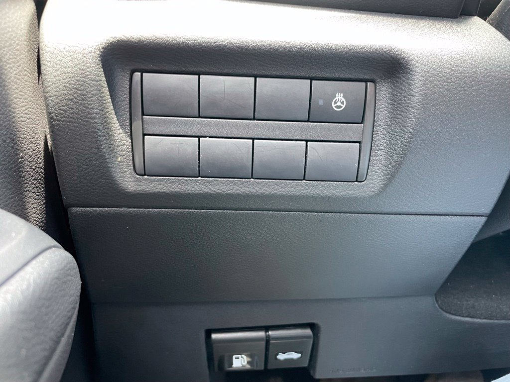 Used 2024 Nissan Kicks SR w/ SR Premium Package FWD image 38