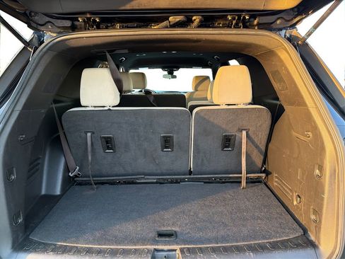 Used 2022 Chevrolet Traverse LS image 12