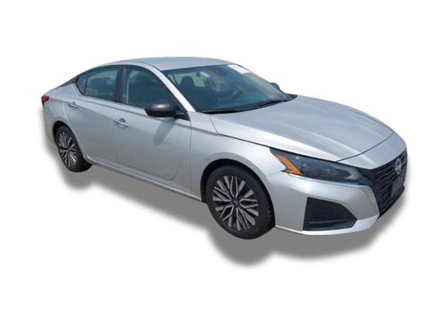 Used 2024 Nissan Altima 2.5 SV FWD image 2