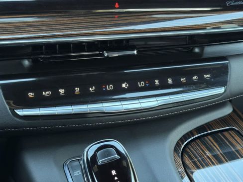 Used 2024 Cadillac Escalade Premium Luxury image 16