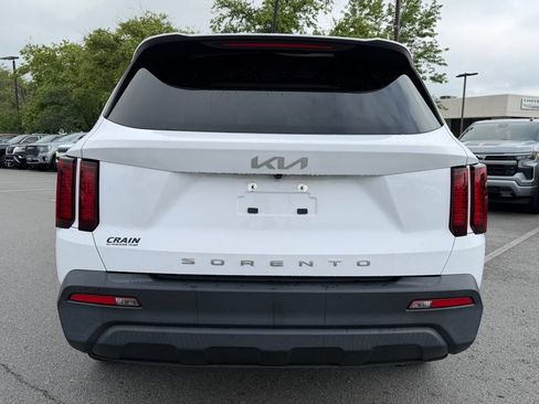 Certified 2022 Kia Sorento LX FWD image 6