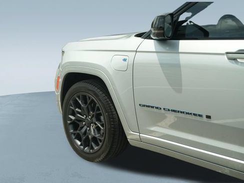 Used 2023 Jeep Grand Cherokee Summit AWD/4WD image 44