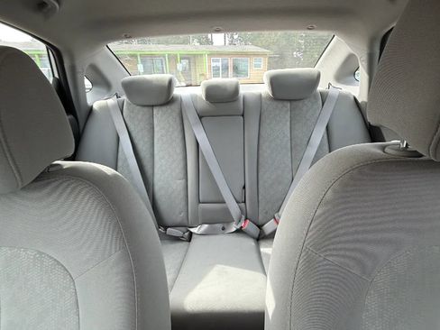 Used 2010 Hyundai Elantra GLS FWD image 9