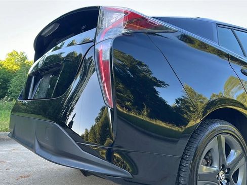 Used 2016 Toyota Prius Three Touring FWD image 11